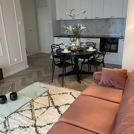 Apartment Old Town Apartment: New 2021 Build