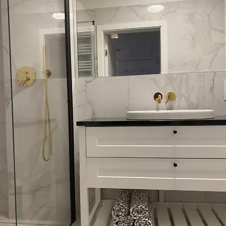 Old Town Apartment: New 2021 Build