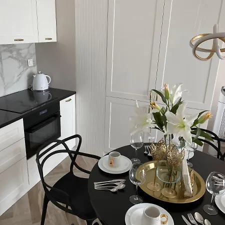 Old Town Apartment: New 2021 Build