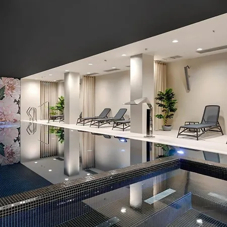 Old Town Apartment: New 2021 Build *