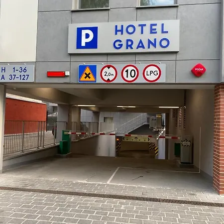 Old Town Apartment: New 2021 Build